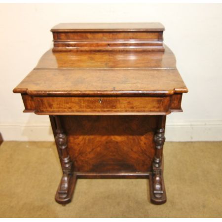 Antiker Englischer Grat Nussbaum Davenport ca. 19. Jh.