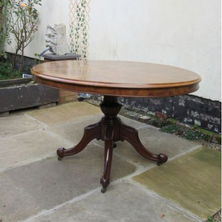 Viktorianischer englischer Nussbaum Esstisch antik ca 1860