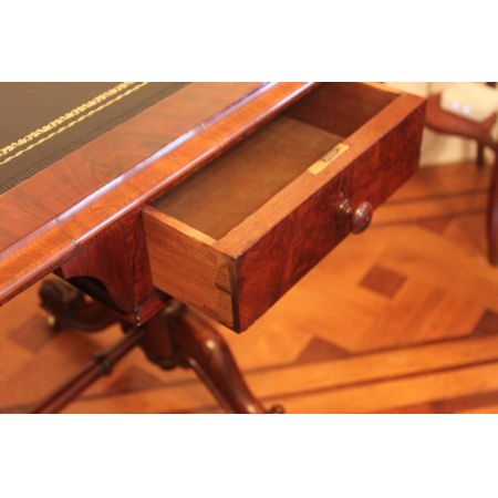 Viktorianischer antiker Nussbaum Schreibtisch englisch ca 1860