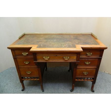 Antiker englischer Nussbaum Schreibtisch ca 1890