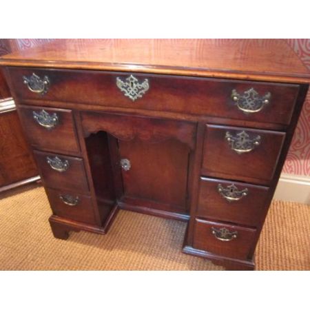 Georgianischer britischer Mahagoni Schreibtisch original antik 1750