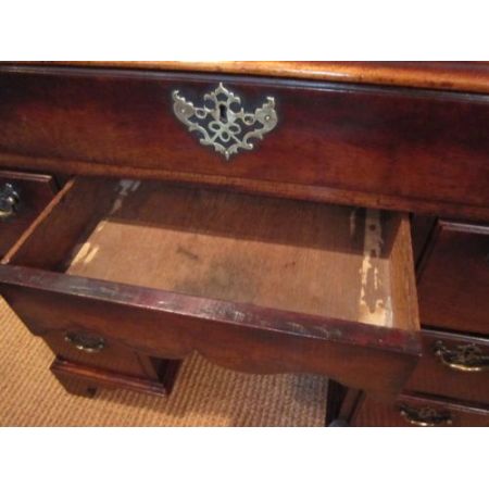 Georgianischer britischer Mahagoni Schreibtisch original antik 1750