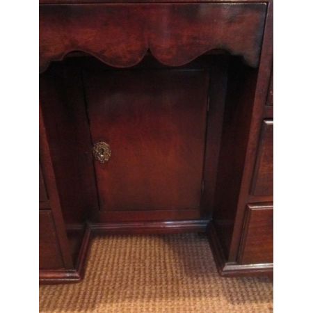 Georgianischer britischer Mahagoni Schreibtisch original antik 1750