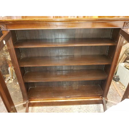 Antiker englischer Nussbaum Bücherschrank Maple & Co ca 1900