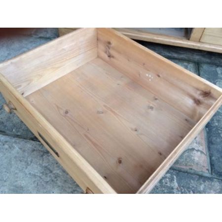 Antiker englischer Kiefern Kleiderschrank Weichholz 1920