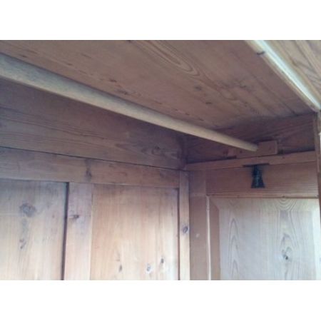 Antiker englischer Kiefern Kleiderschrank Weichholz 1920