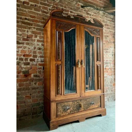 Edwardianischer antiker Kleiderschrank Nussbaum englisch circa 1903