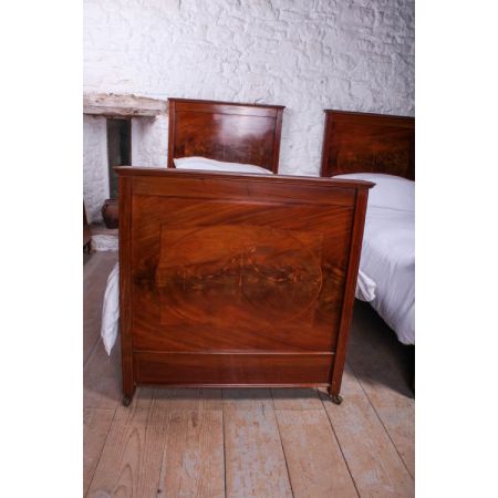 Antike englische Nussbaum Betten Einzelbetten ca 1920