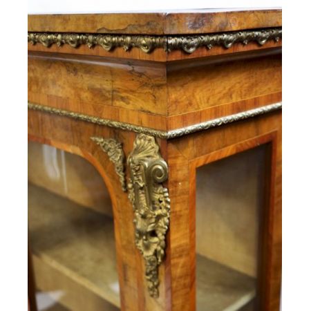 Viktorianische antike Nussbaum Vitrine englisch ca 1850