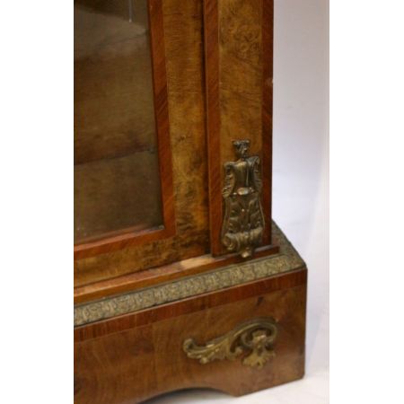 Viktorianische antike Nussbaum Vitrine englisch ca 1850