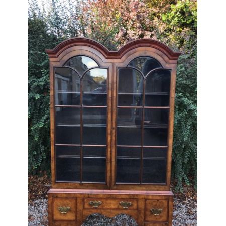 Georgianische antike Nussbaum Vitrine englisch ca 1910