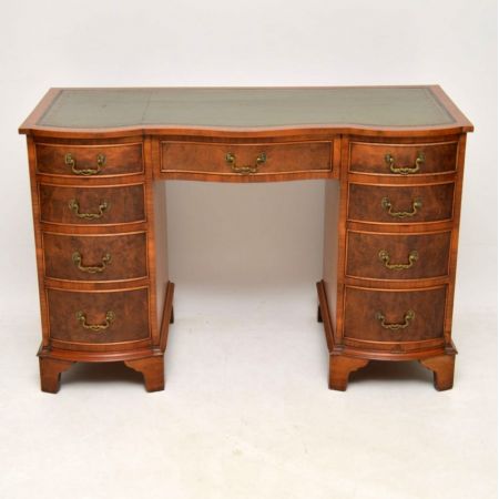 Antiker englischer Schreibtisch Nussbaum ca 1930