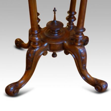 Antiker viktorianischer Nussbaum Tisch englisch ca 1870