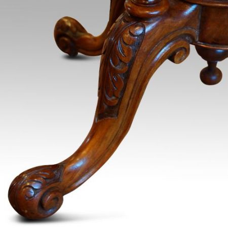 Antiker viktorianischer Nussbaum Tisch englisch ca 1870