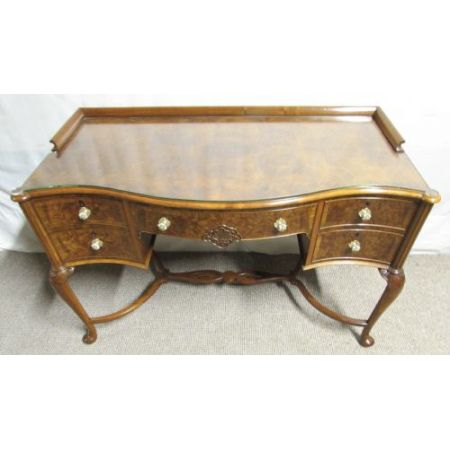 Antiker britischer Nussbaum Schreibtisch englisch ca 1920