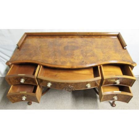 Antiker britischer Nussbaum Schreibtisch englisch ca 1920