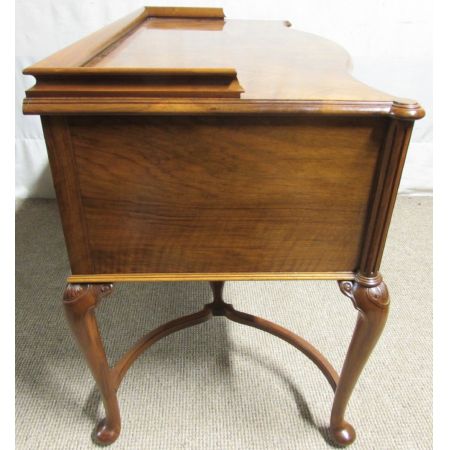 Antiker britischer Nussbaum Schreibtisch englisch ca 1920