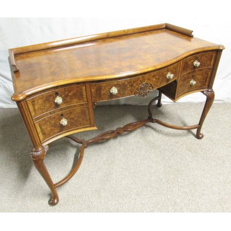 Antiker britischer Nussbaum Schreibtisch englisch ca 1920