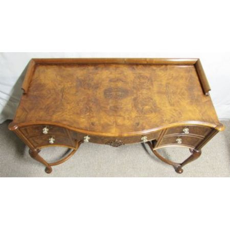 Antiker britischer Nussbaum Schreibtisch englisch ca 1920