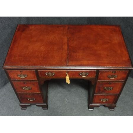 Antiker britischer Nussbaum Schreibtisch ca 1900