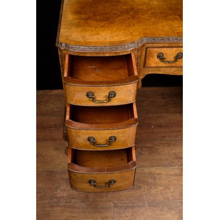 Georgianischer antiker Nussbaum Schreibtisch britisch ca 1920