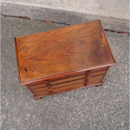 Antike Nussbaum Kommode britisch ca 1830