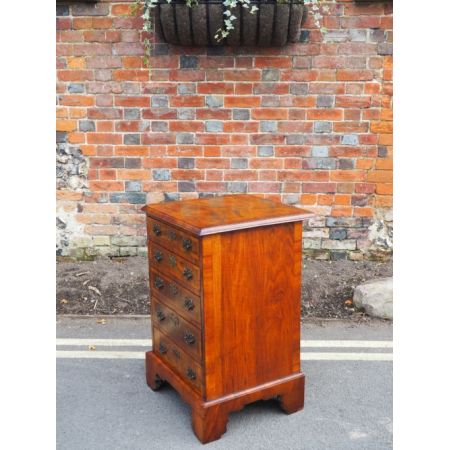 Antike britische Nussbaum Kommode ca 1920