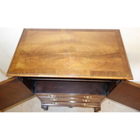 Antike britische Nussbaum Kommode ca 1930