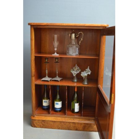 Viktorianischer Nussbaum Bücherschrank antik britisch ca 1870