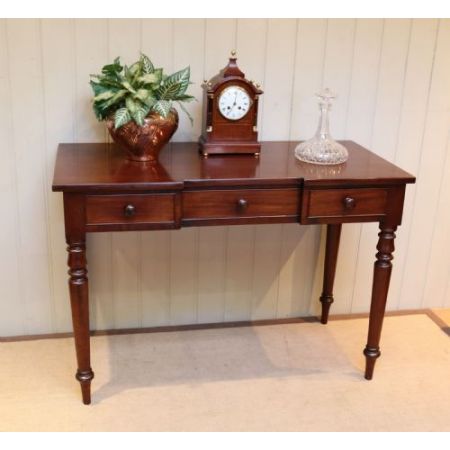 Antiker britischer Mahagoni Schreibtisch ca 1850