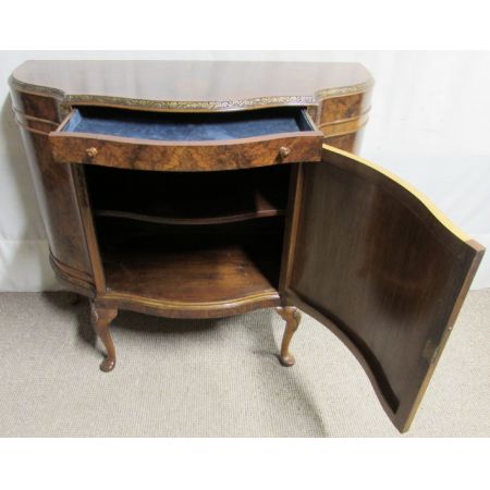 Antikes englisches Sideboard Nussbaum ca 1920