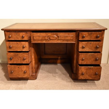 Antiker britischer Nussbaum Schreibtisch 19 Jh