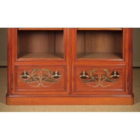Englischer Art Nouveau Satinholz Bücherschrank antik ca 1920