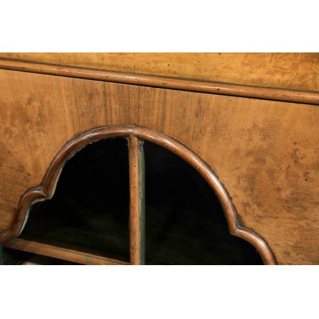 Antiker britischer Nussbaum Bücherschrank Breakfront ca 1900