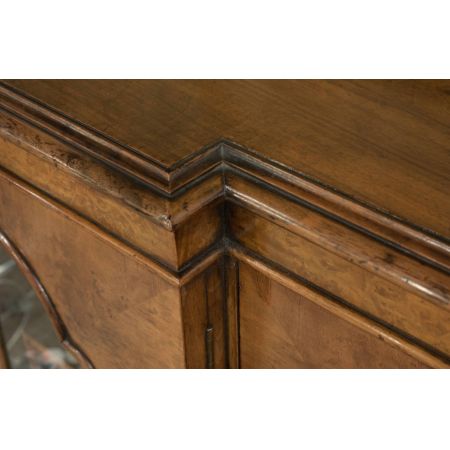 Antiker britischer Nussbaum Bücherschrank Breakfront ca 1900