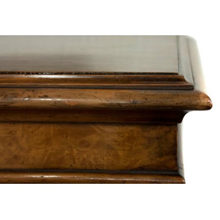 Antiker britischer Nussbaum Bücherschrank Breakfront ca 1900