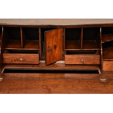 Antiker britischer Mahagoni Eichen Sekretär ca 1740