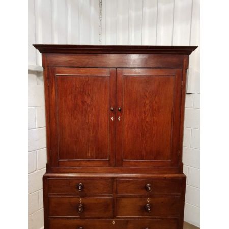 Antiker britischer Kleiderschrank Eiche ca 1780