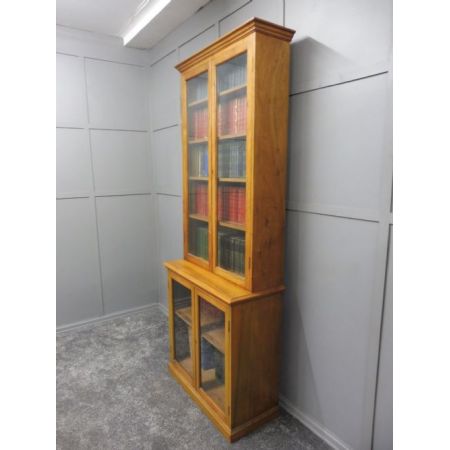 Antiker britischer Nussbaum Bücherschrank Vitrine ca 1920