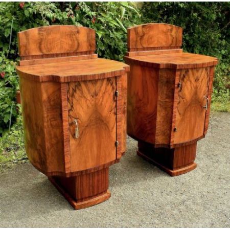 Antike Art Deco Nussbaum Beistelltische Nachtschränke britisch ca 1930