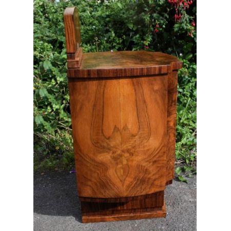 Antike Art Deco Nussbaum Beistelltische Nachtschränke britisch ca 1930