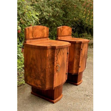 Antike Art Deco Nussbaum Beistelltische Nachtschränke britisch ca 1930