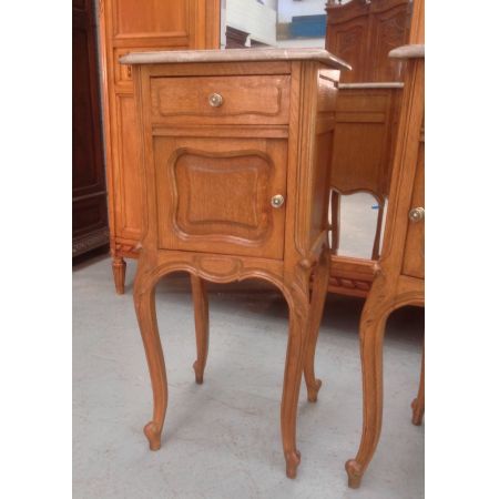 Antike französische Eichen Nachtschränke Beistelltische ca 1920