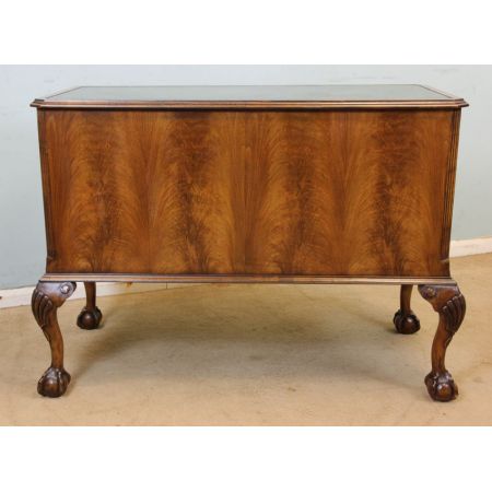 Antiker britischer Nussbaum Schreibtisch ca 1920