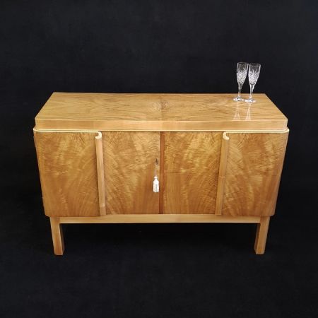 Antikes britisches Art Deco Sideboard Nussbaum ca 1935