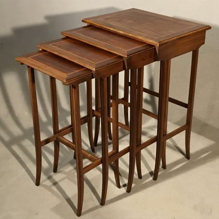 Antike britische Mahagoni Tische  Nest of tables  ca 1920