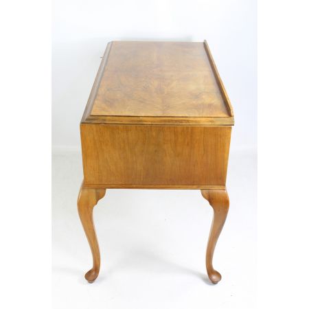 Antiker britischer Nussbaum Schreibtisch ca 1920