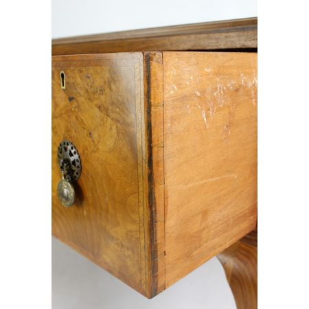 Antiker britischer Nussbaum Schreibtisch ca 1920
