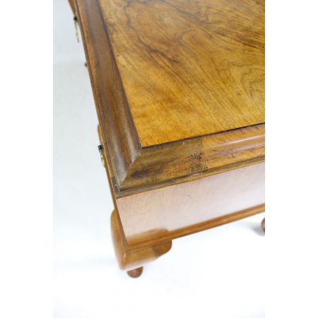 Antiker britischer Nussbaum Schreibtisch ca 1920