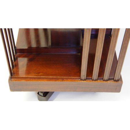 Edwardianisches antikes Revolving Bookcase Nussbaum ca 1890